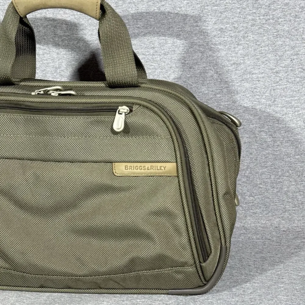 Briggs & Riley 226-7 Olive Ballistic Nylon Duffel Bag Carry On Travel Tag Intact